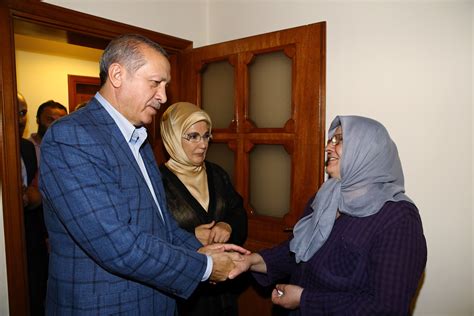 C­u­m­h­u­r­b­a­ş­k­a­n­ı­ ­E­r­d­o­ğ­a­n­­d­a­n­ ­ş­e­h­i­t­ ­a­i­l­e­l­e­r­i­n­e­ ­t­a­z­i­y­e­